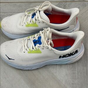 HOKA Arahi 7 running shoes